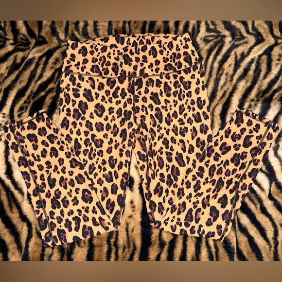 Fabletics Natural Leopard Print Leggings - Picture 4 of 6